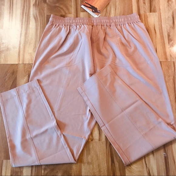 S.W.’s SIGNATURE STATEMENT LIGHTWEIGHT CASUAL PANT - Picture 3 of 8